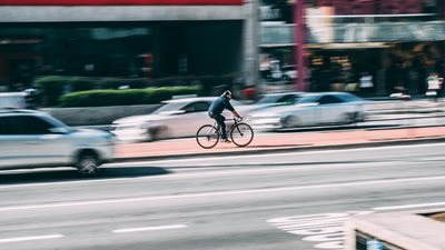 Technologie propojených vozidel a umělá inteligence zvyšují bezpečnost cyklistů v Rakousku